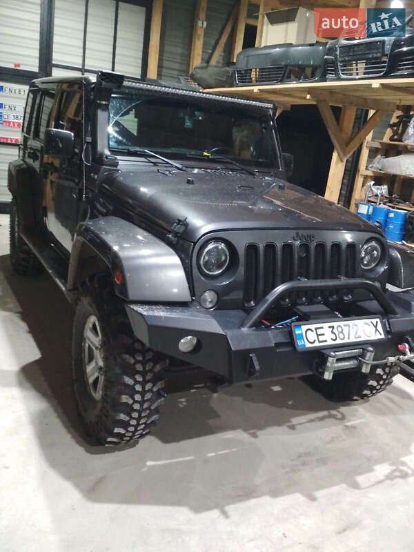 Внедорожник / Кроссовер Jeep Wrangler 2015 в Черновцах
