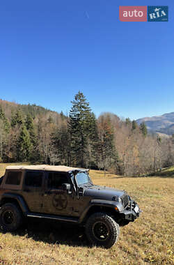 Внедорожник / Кроссовер Jeep Wrangler 2015 в Черновцах
