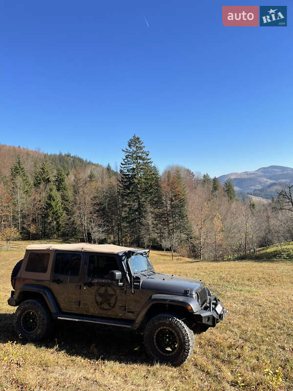 Внедорожник / Кроссовер Jeep Wrangler 2015 в Черновцах