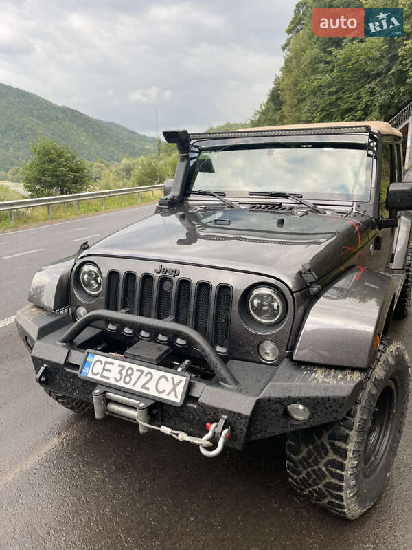 Внедорожник / Кроссовер Jeep Wrangler 2015 в Черновцах