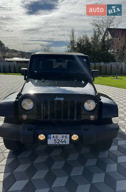 Позашляховик / Кросовер Jeep Wrangler 2013 в 