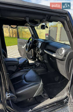 Позашляховик / Кросовер Jeep Wrangler 2013 в 