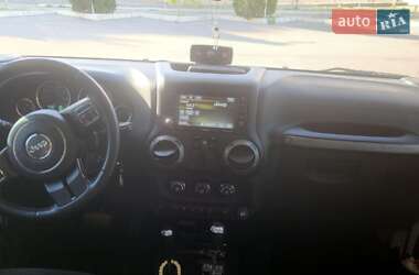 Внедорожник / Кроссовер Jeep Wrangler 2017 в 