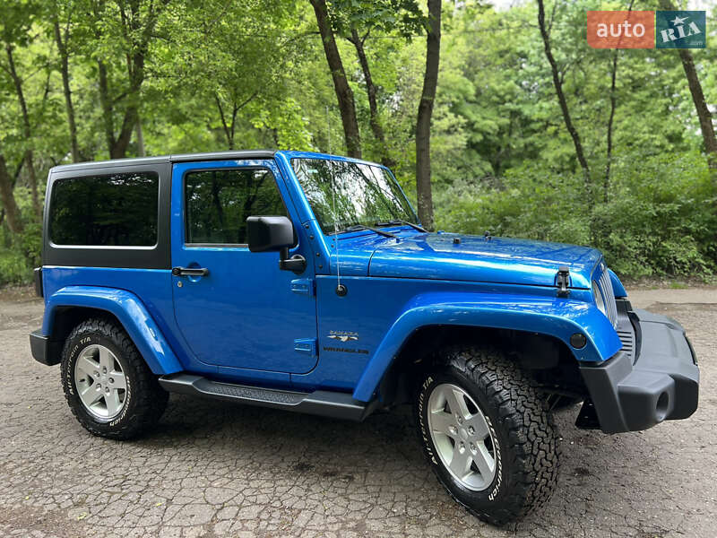 Позашляховик / Кросовер Jeep Wrangler 2015 в Львові