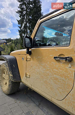 Внедорожник / Кроссовер Jeep Wrangler 2013 в 