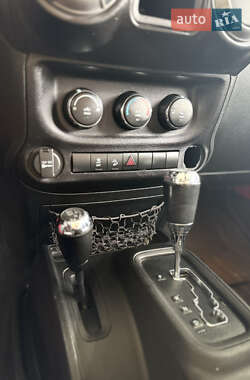Внедорожник / Кроссовер Jeep Wrangler 2014 в 
