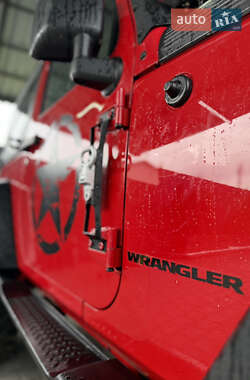 Внедорожник / Кроссовер Jeep Wrangler 2014 в 