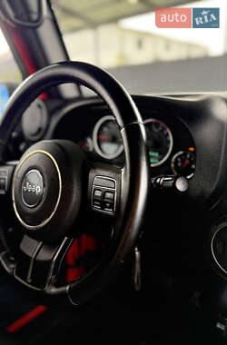 Внедорожник / Кроссовер Jeep Wrangler 2014 в 