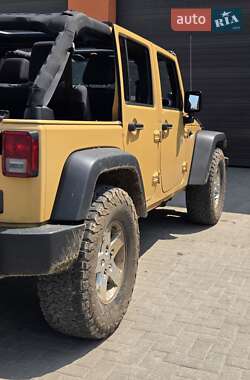 Внедорожник / Кроссовер Jeep Wrangler 2013 в 