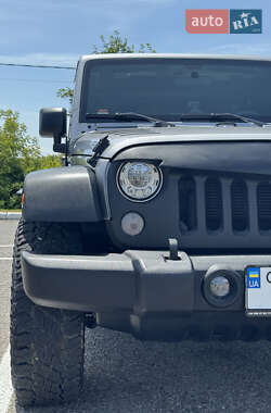 Внедорожник / Кроссовер Jeep Wrangler 2016 в 