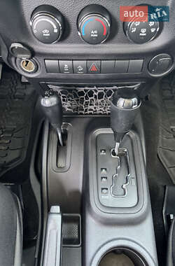Внедорожник / Кроссовер Jeep Wrangler 2016 в 
