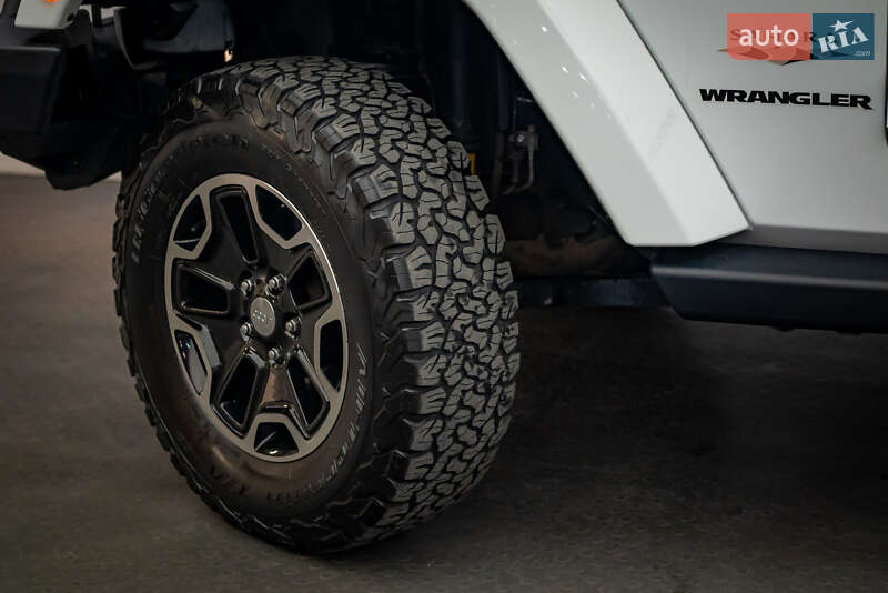 Внедорожник / Кроссовер Jeep Wrangler 2015 в Киеве