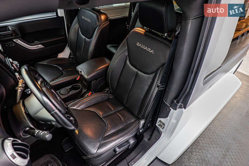 Внедорожник / Кроссовер Jeep Wrangler 2015 в Киеве