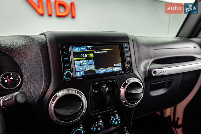 Внедорожник / Кроссовер Jeep Wrangler 2015 в Киеве