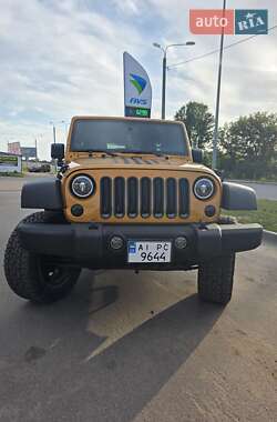 Внедорожник / Кроссовер Jeep Wrangler 2014 в 