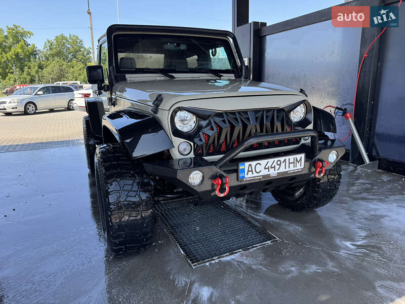 Внедорожник / Кроссовер Jeep Wrangler 2017 в Львове
