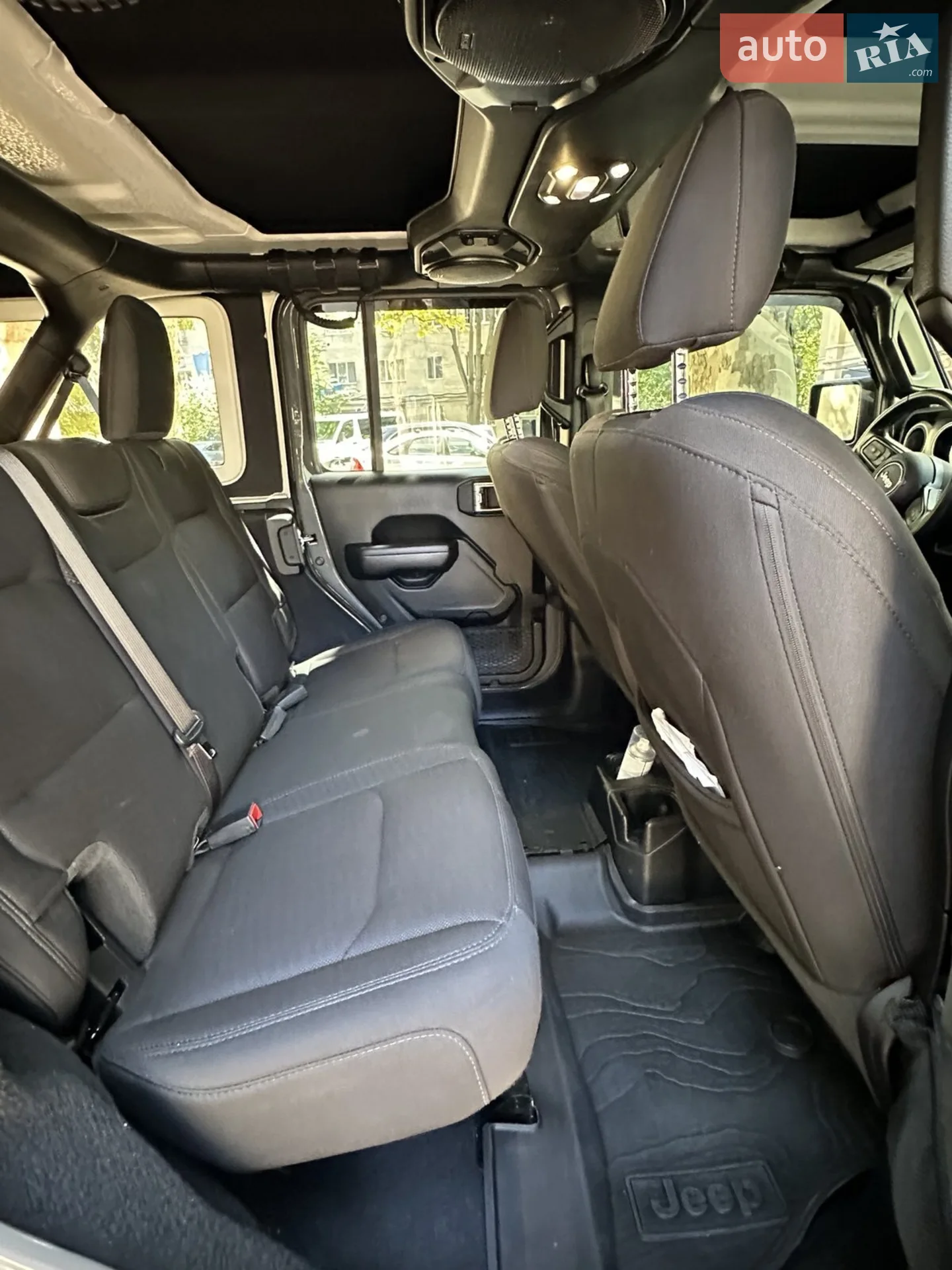 2019 Jeep Wrangler - мініатюра 21