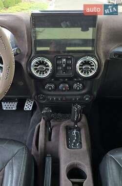 Внедорожник / Кроссовер Jeep Wrangler 2015 в 