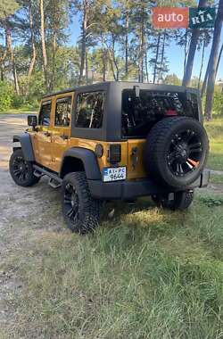 Внедорожник / Кроссовер Jeep Wrangler 2014 в 