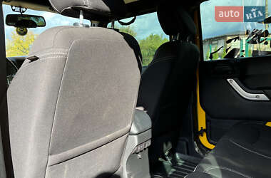 Внедорожник / Кроссовер Jeep Wrangler 2015 в 