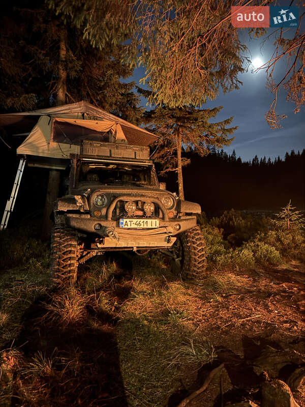 Внедорожник / Кроссовер Jeep Wrangler 2011 в 