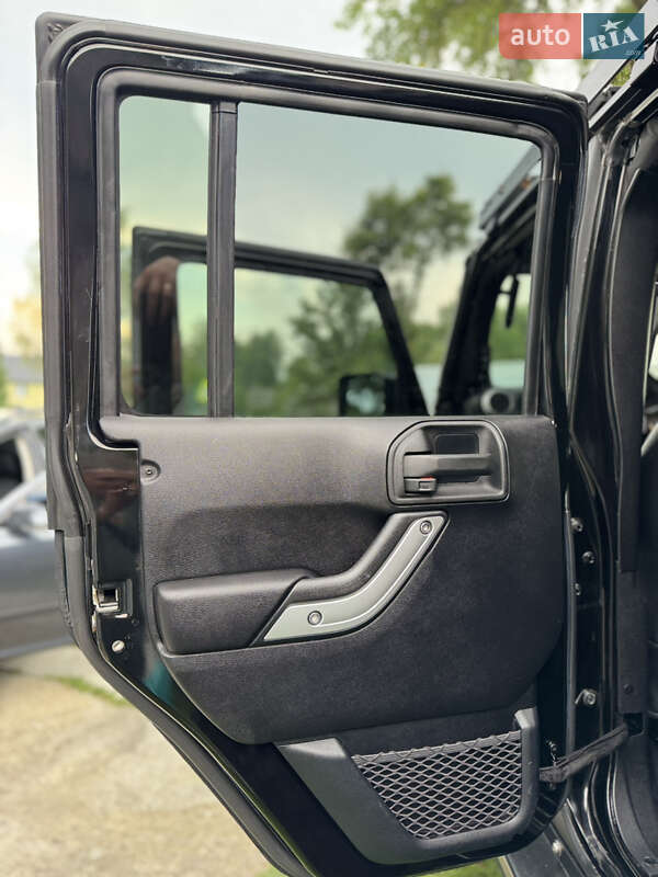 Позашляховик / Кросовер Jeep Wrangler 2011 в Яремчі