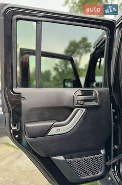 Внедорожник / Кроссовер Jeep Wrangler 2011 в 