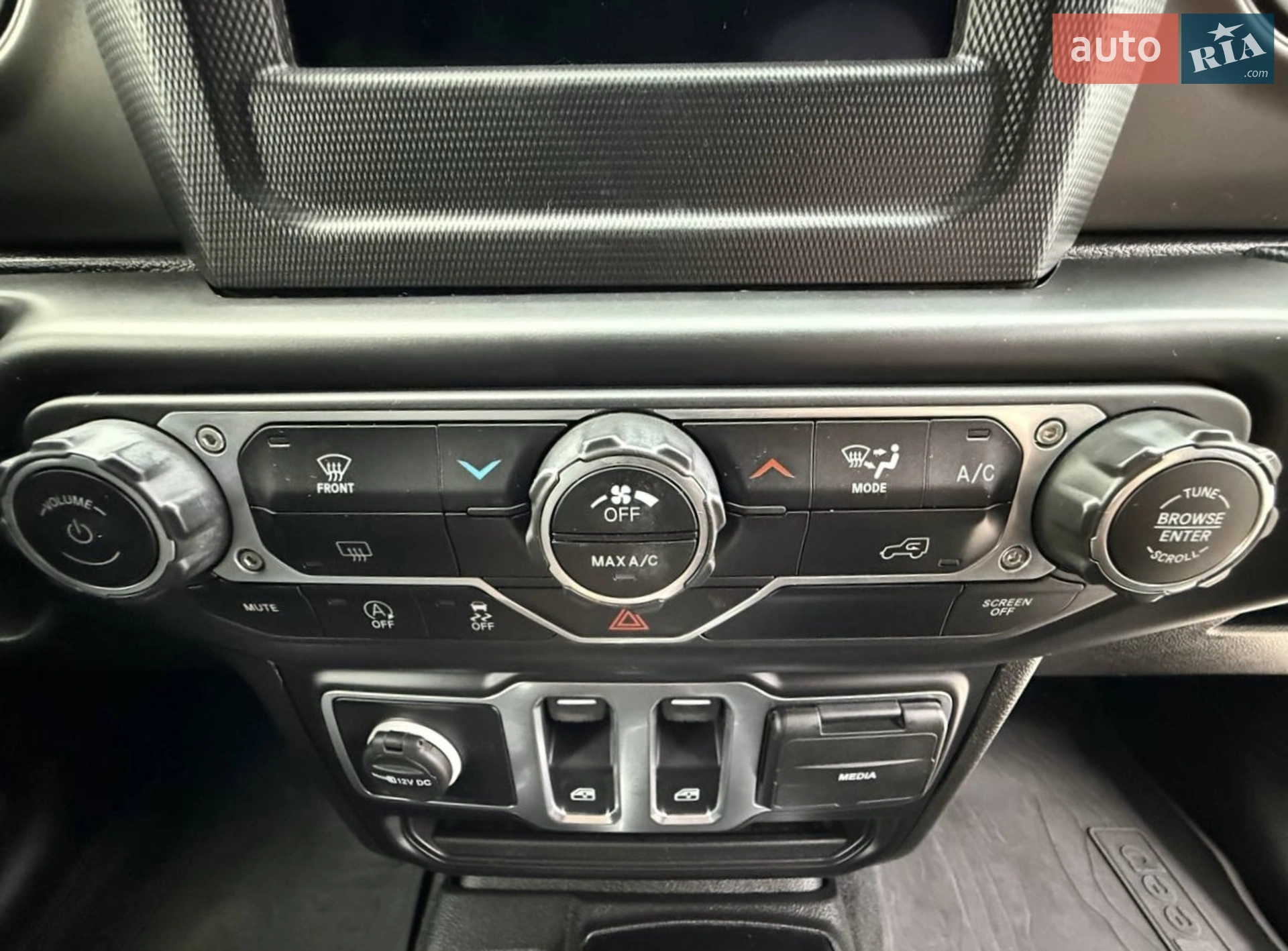 2022 Jeep Wrangler - мініатюра 91