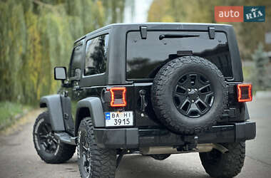 Внедорожник / Кроссовер Jeep Wrangler 2015 в 