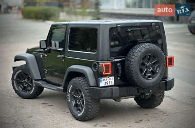 Внедорожник / Кроссовер Jeep Wrangler 2015 в 