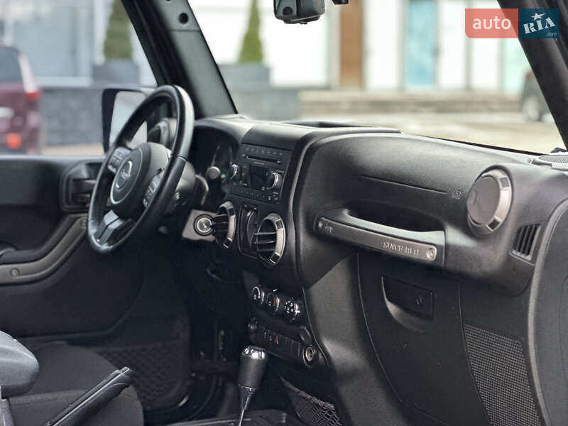 Внедорожник / Кроссовер Jeep Wrangler 2015 в Киеве фото 36 Внедорожник / Кроссовер Jeep Wrangler 2015 в Киеве