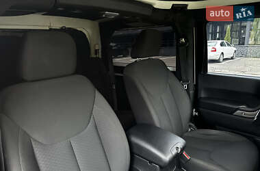 Внедорожник / Кроссовер Jeep Wrangler 2015 в 
