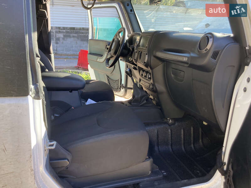 Внедорожник / Кроссовер Jeep Wrangler 2016 в Киеве фото 48 Внедорожник / Кроссовер Jeep Wrangler 2016 в Киеве