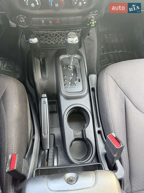 Внедорожник / Кроссовер Jeep Wrangler 2014 в Хмельницком