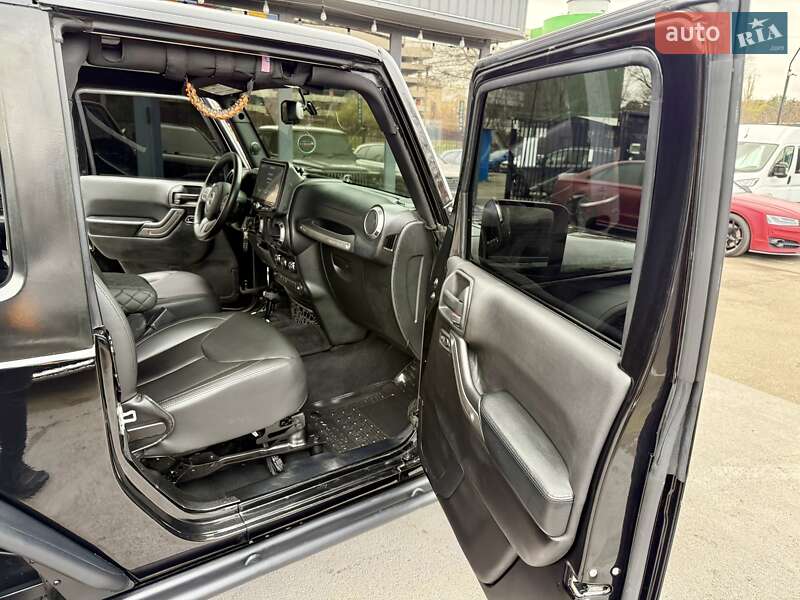 Позашляховик / Кросовер Jeep Wrangler 2016 в Києві фото 45 Позашляховик / Кросовер Jeep Wrangler 2016 в Києві