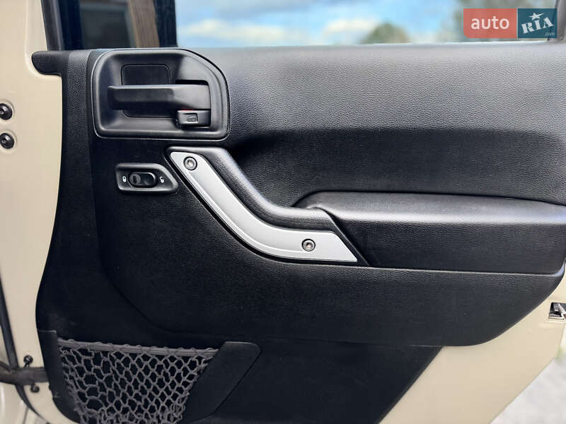 Внедорожник / Кроссовер Jeep Wrangler 2017 в Ивано-Франковске