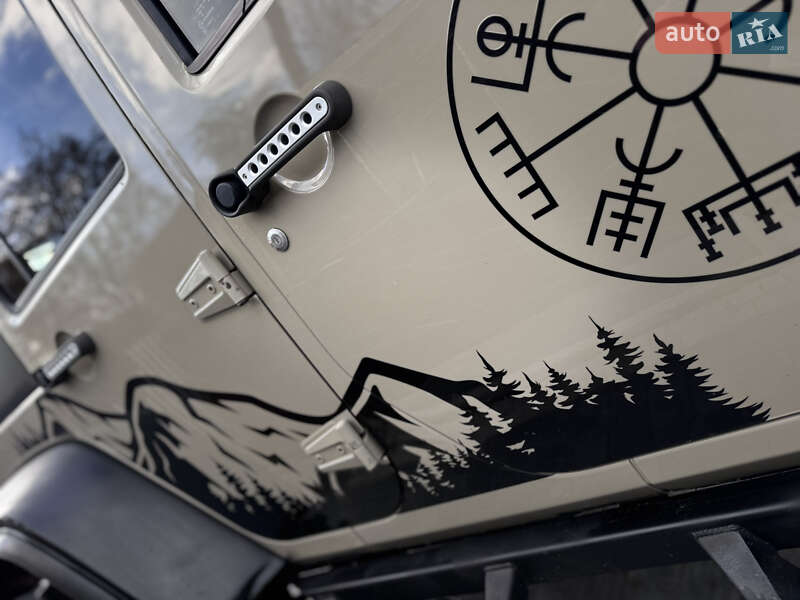 Внедорожник / Кроссовер Jeep Wrangler 2017 в Ивано-Франковске