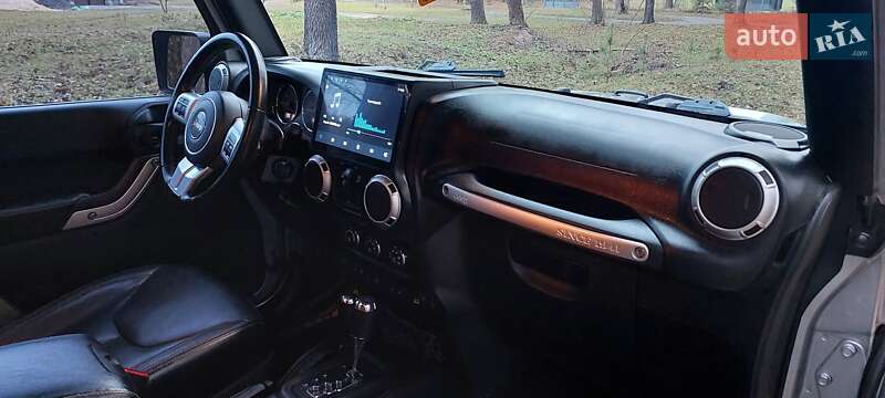 Позашляховик / Кросовер Jeep Wrangler 2015 в Дубні фото 35 Позашляховик / Кросовер Jeep Wrangler 2015 в Дубні