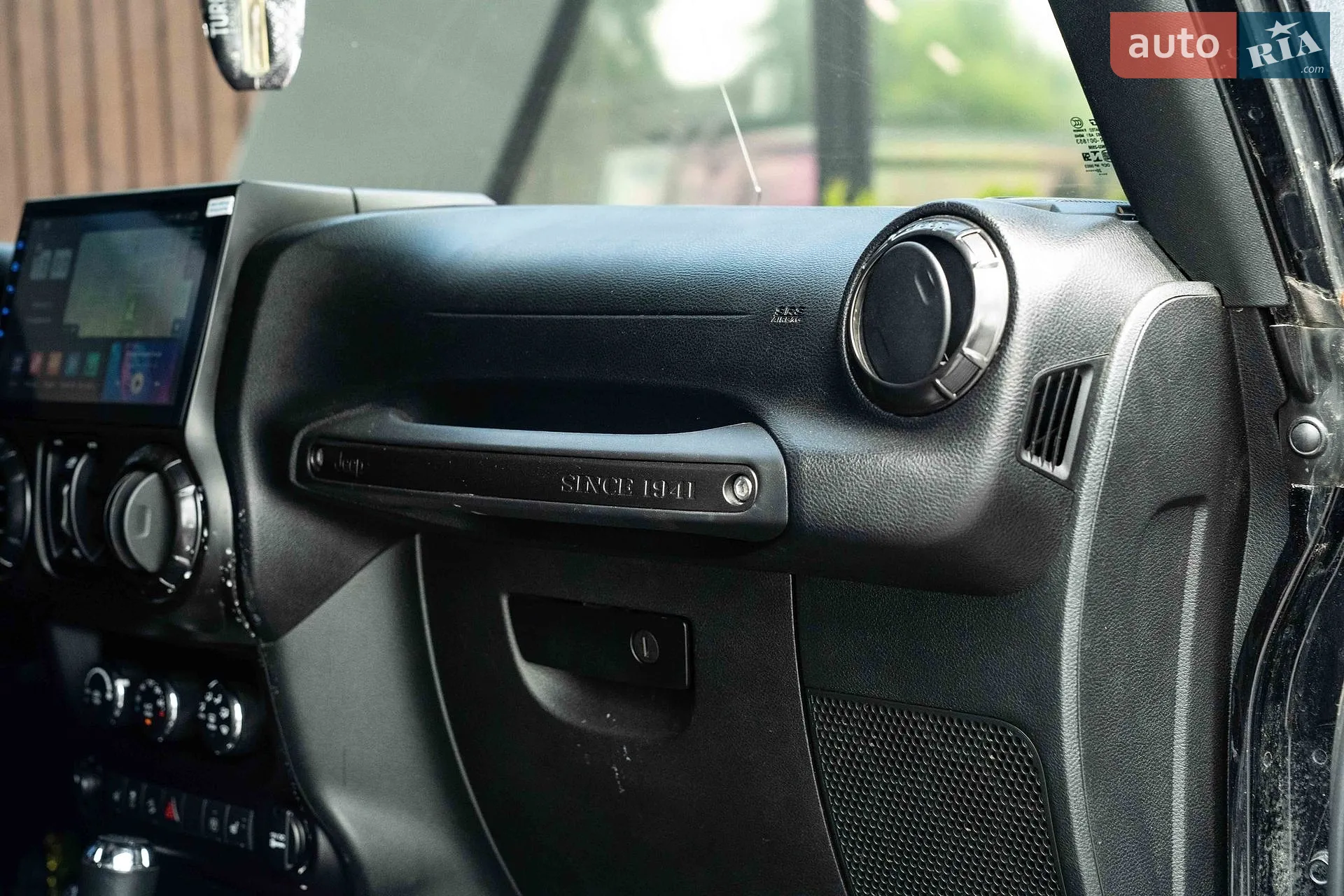 2017 Jeep Wrangler - мініатюра 32