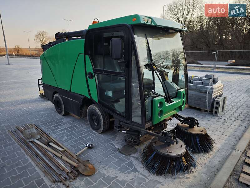 Прибиральна машина Johnston Sweepers 142A101T 2010 в 