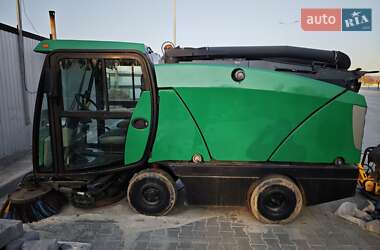 Прибиральна машина Johnston Sweepers 142A101T 2010 в 