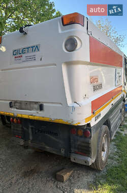 Прибиральна машина Johnston Sweepers Compact 2011 в 