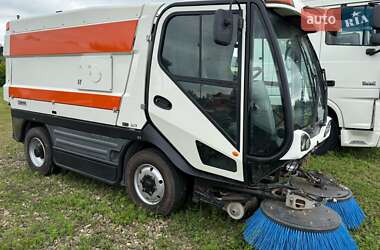 Уборочная машина Johnston Sweepers Compact 2011 в Черновцах