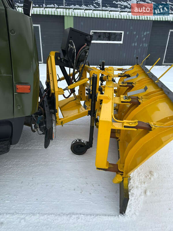 Снегоуборочная машина КамАЗ 5320 1989 в Вышгороде