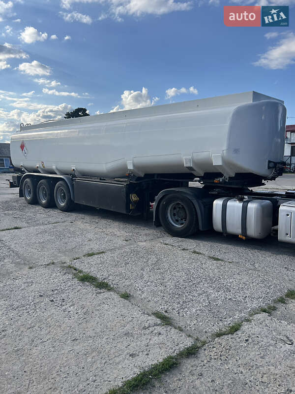 Цистерна Kassbohrer STB 1991 в Києві