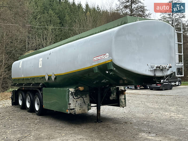 Цистерна полуприцеп Kassbohrer STB 1996 в Хусте фото 2 Цистерна полуприцеп Kassbohrer STB 1996 в Хусте