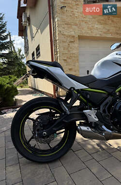 Мотоцикл Без обтекателей (Naked bike) Kawasaki ER 650 2020 в 