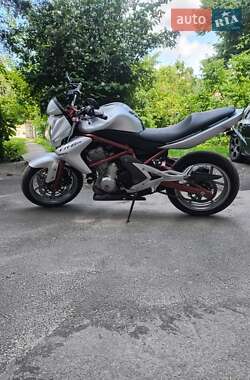Мотоцикл Классик Kawasaki ER 650 2010 в 