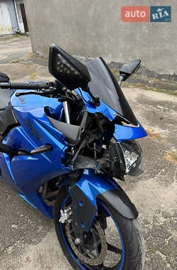 Спортбайк Kawasaki EX 250 2010 в 