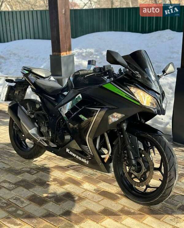 Спортбайк Kawasaki EX 300 2014 в 